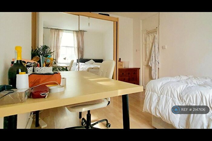 3 Bedroom Flat To Rent In Caledonian Road, London, N7