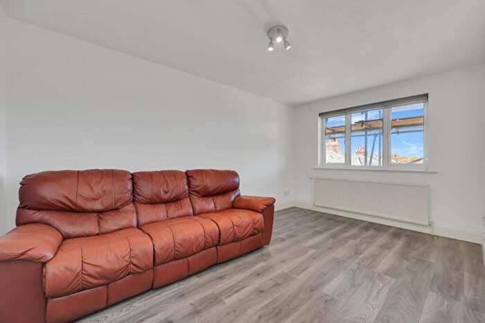 1 Bedroom Flat To Rent In Cornmow Drive, London, NW10