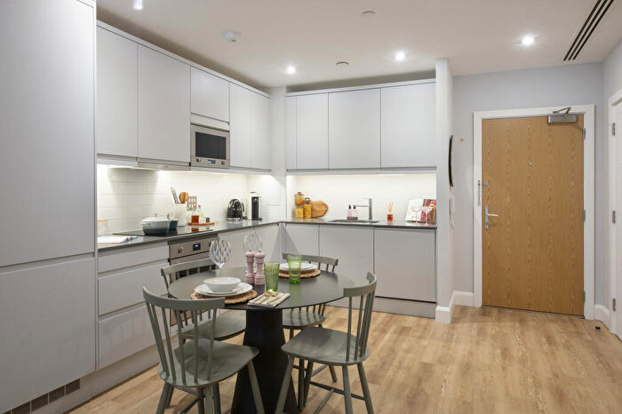 1 Bedroom Apartment To Rent In Moat Street, London, SW11