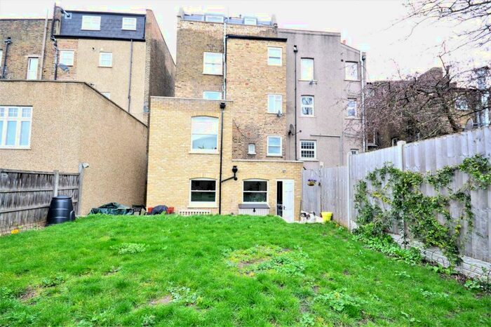 2 Bedroom Flat To Rent In New Cross Road, London, SE14