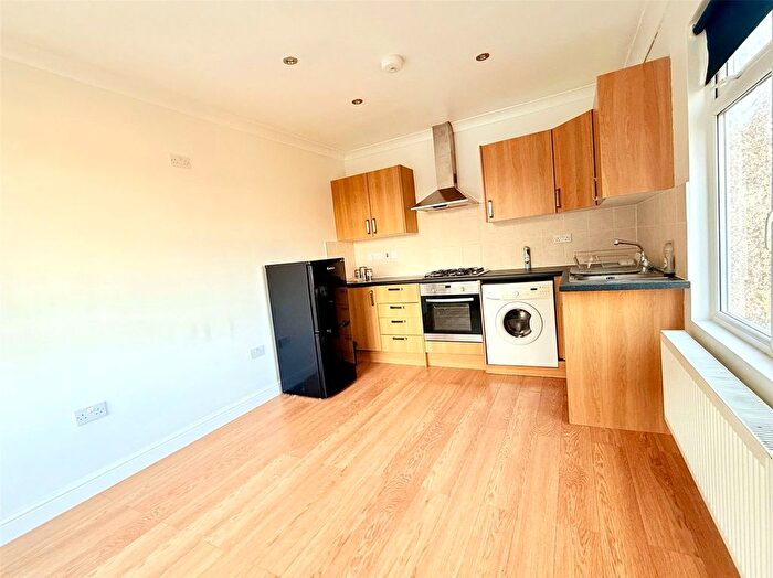 2 Bedroom Flat To Rent In Avondale Road, South Croydon, CR2