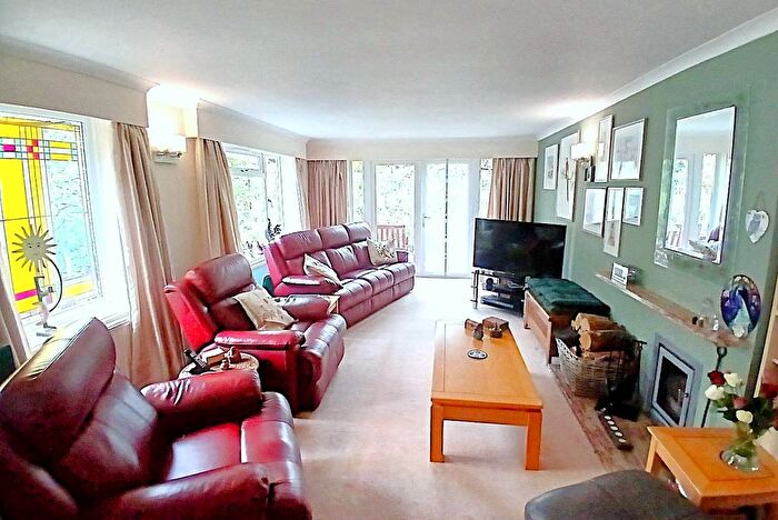 4 Bedroom Bungalow For Sale In Middle Lane, Cherhill, SN11