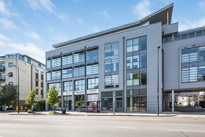 2 Bedroom Flat To Rent In Stane Grove, London, SW9