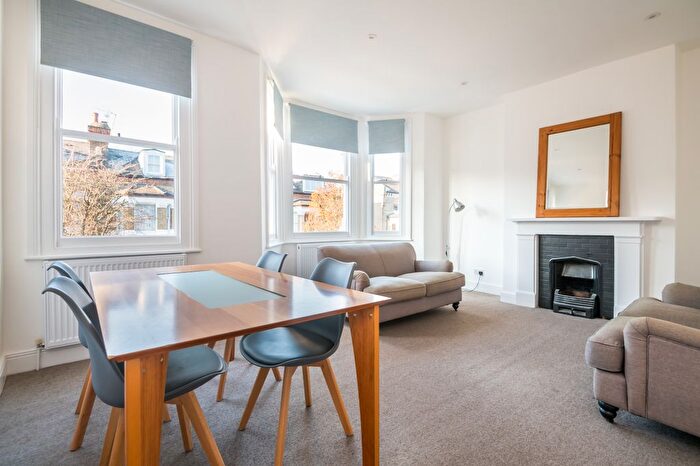 3 Bedroom Flat To Rent In Shenley Road, Camberwell, London, SE5