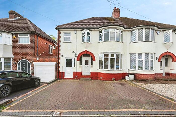 4 Bedroom Semi Detached House For Sale In West Park Avenue, Birmingham, West Midlands, B31