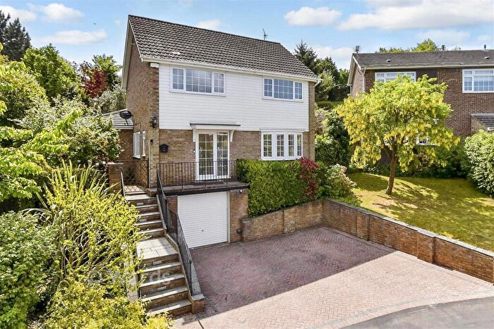 3 Bedroom Detached House For Sale In Langdale Rise, Maidstone, Kent, ME16
