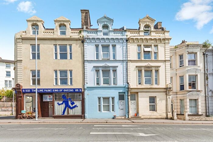 1 Bedroom Flat For Sale In Queens Road, Hastings, TN34