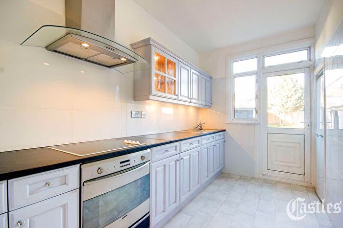 3 Bedroom Terraced House For Sale In North Circular Road, London, N13