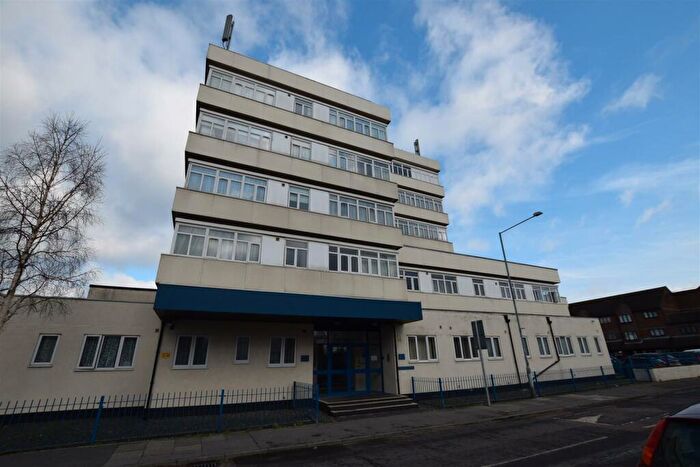 1 Bedroom Flat For Sale In Dock Road, Tilbury, RM18