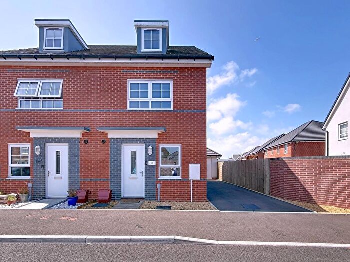 4 Bedroom Town House To Rent In Ffordd Y Spitfire, St. Athan, Barry, CF62