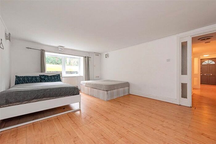 2 Bedroom Flat To Rent In Northern Heights, Crescent Road, Crouch End, London, N8
