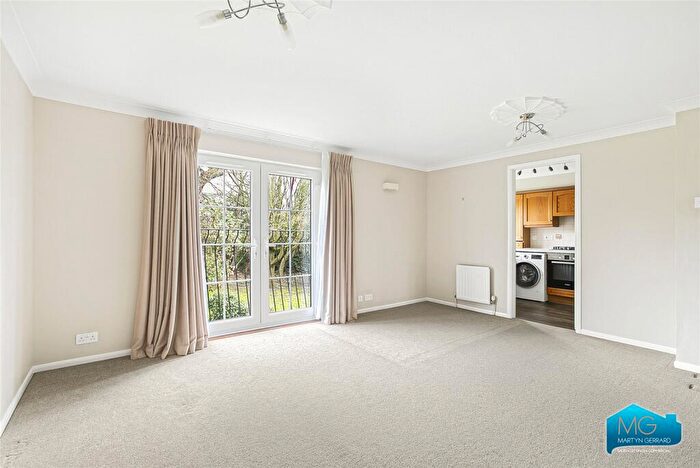 2 Bedroom Apartment To Rent In Cunard Crescent, Southgate, London, N21