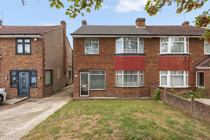 3 Bedroom Semi-Detached House For Sale In Kingshill Avenue, Hayes, UB4