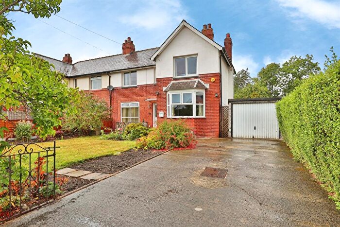 3 Bedroom Semi-Detached House For Sale In Barwick Road, Leeds, LS15