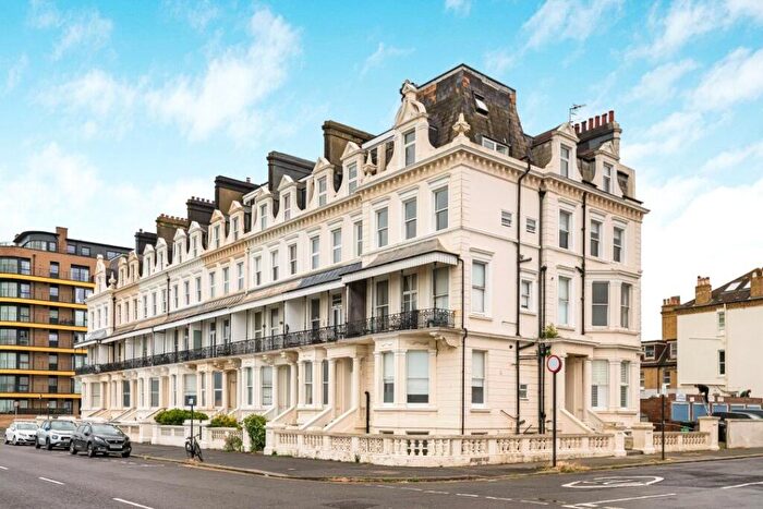 1 Bedroom Property To Rent In Kingsway, Hove, BN3