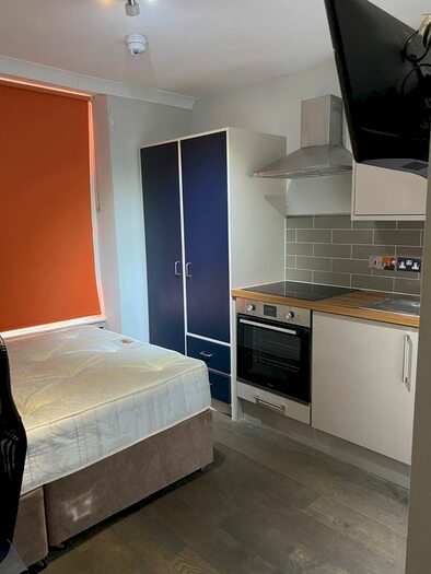 Studio To Rent In Leinster Square, London, W2