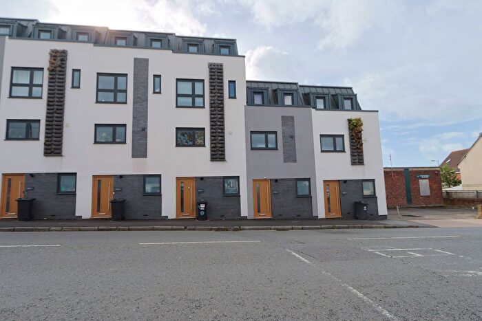 2 Bedroom End Of Terrace House To Rent In Whitehall Road, Bristol, BS5