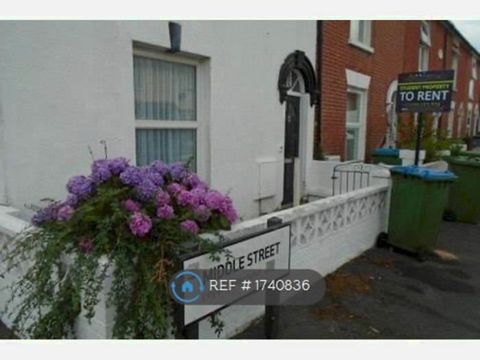 4 Bedroom Semi-Detached House To Rent In Middle Street, Southampton, SO14