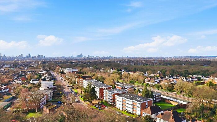 2 Bedroom Flat For Sale In Trent Court, Wanstead, E11