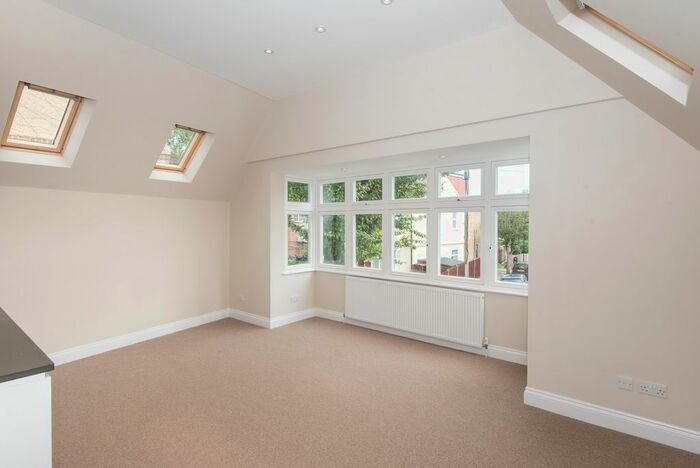 2 Bedroom Flat To Rent In Vernon Road, East Sheen, SW14