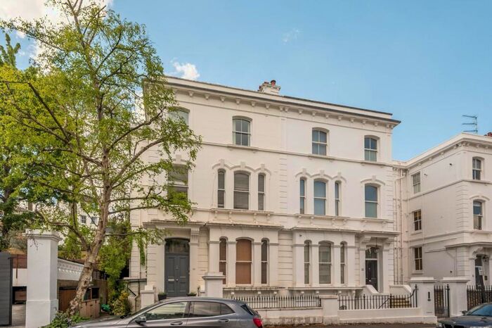 2 Bedroom Flat To Rent In Hampstead Hill Gardens, Hampstead, London, NW3