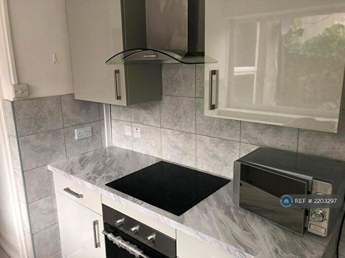 2 Bedroom Flat To Rent In King Edward Road, Swansea, SA1