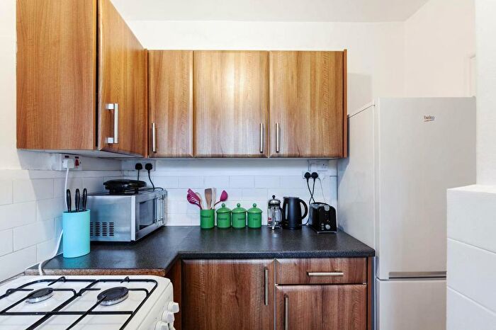 2 Bedroom Flat To Rent In Leyland House, Hale Street, Poplar, London, E14