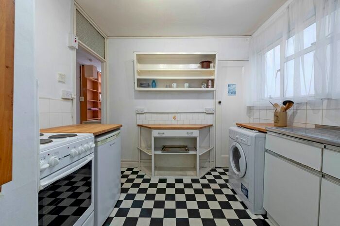 1 Bedroom Flat To Rent In Fairfield Court, Fairfield Street, SW18