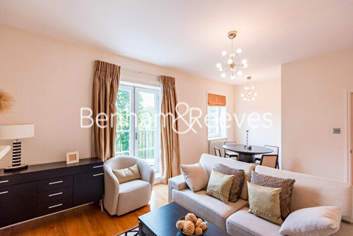 1 Bedroom Apartment To Rent In Well Walk, Hampstead, NW3