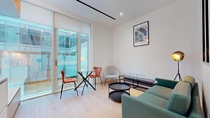 1 Bedroom Flat To Rent In Great West Road, Brentford, TW8