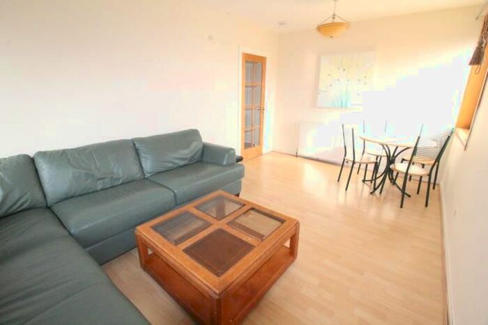 2 Bedroom Flat To Rent In Oldcroft Place, Aberdeen, AB16