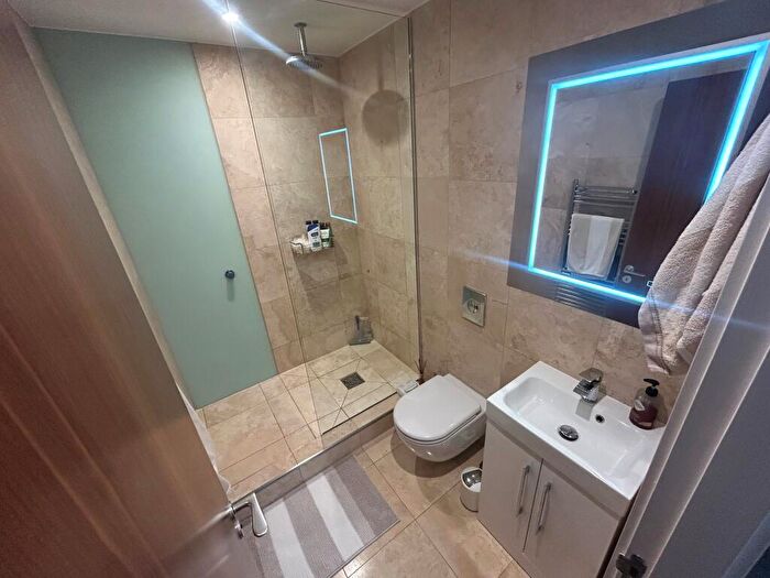 2 Bedroom Apartment To Rent In William Jessop Way, L3