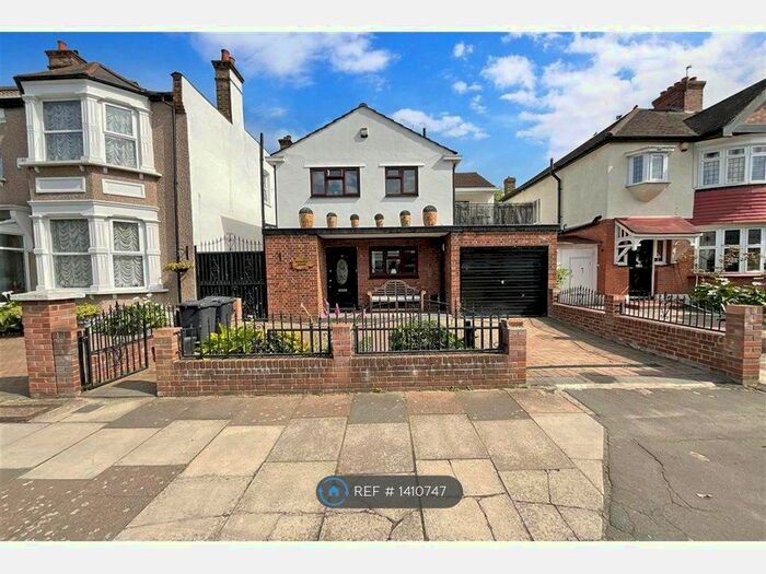 3 Bedroom Detached House To Rent In Dover Road, London, E12