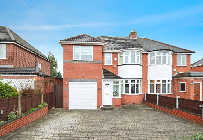 3 Bedroom Semi Detached House For Sale In Elmfield Road, Birmingham, West Midlands, B36