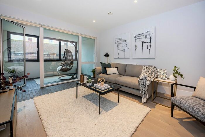 2 Bedroom Flat To Rent In London Road, Hounslow TW3