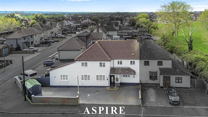 5 Bedroom Semi-Detached House For Sale In Park Road, Corringham, Stanford-Le-Hope, SS17