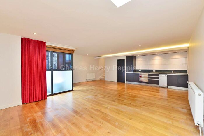 2 Bedroom Mews To Rent In Newbury Mews, Kentish Town, NW5