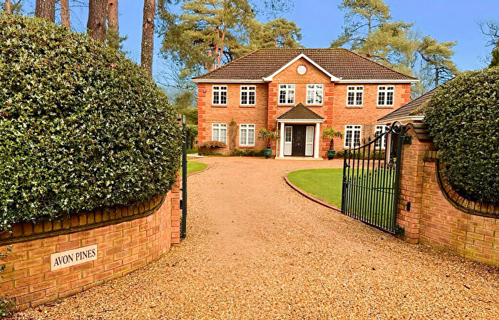 4 Bedroom Detached House For Sale In Warren Drive, Ringwood, BH24