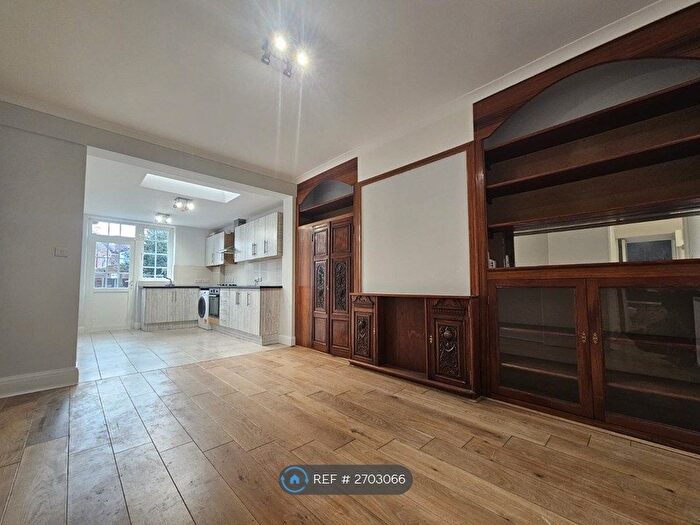 3 Bedroom Flat To Rent In Denzil Road, London, NW10