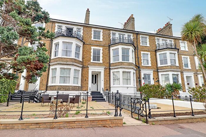 2 Bedroom Flat For Sale In Clifftown Parade, Southend-On-Sea, SS1