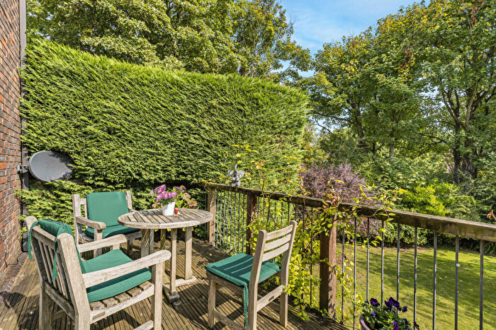 5 Bedroom Detached House For Sale In Mill Paddock, Abingdon, OX14