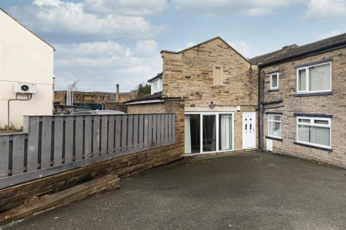 4 Bedroom Terraced House For Sale In Huddersfield Road, Elland, HX5