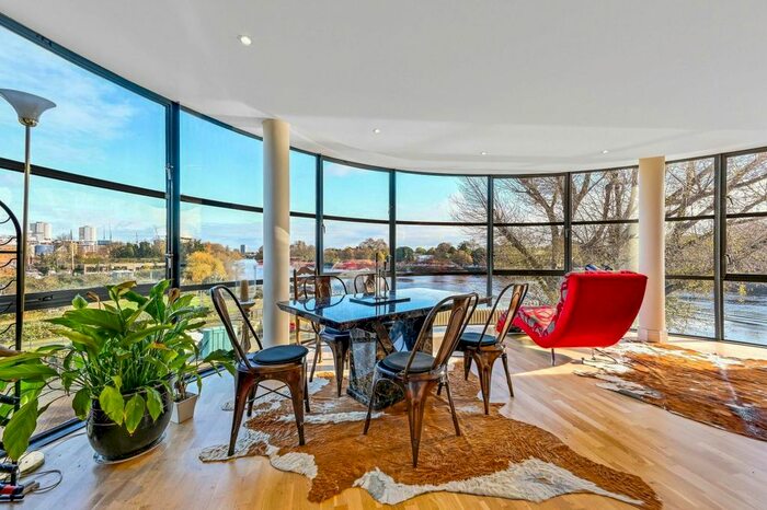 2 Bedroom Flat To Rent In Point Wharf Lane, Brentford, TW8