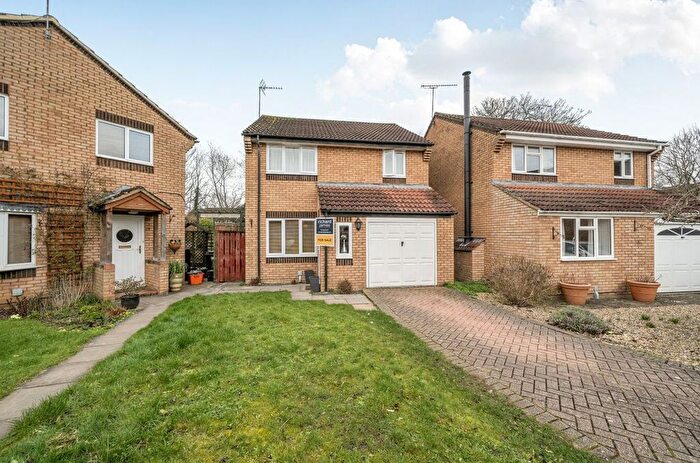 3 Bedroom Detached House For Sale In Boundary Close, Kingsdown, Swindon, SN2