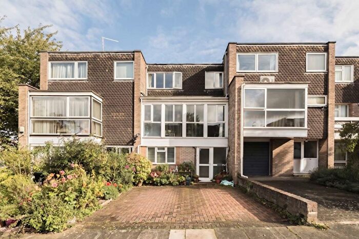 4 Bedroom Terraced House For Sale In Templewood, Ealing, W13