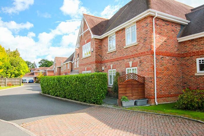 2 Bedroom Apartment For Sale In Kingsley Place, Wokingham, RG41
