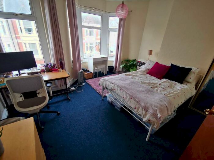 4 Bedroom House To Rent In Dogfield Street, Cathays, Cardiff, CF24