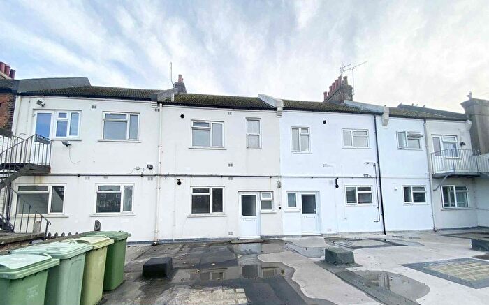 2 Bedroom Flat To Rent In Western Road, Bexhill On Sea, TN40
