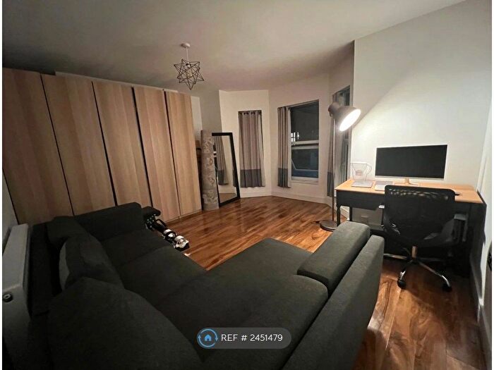 1 Bedroom Flat To Rent In Manchester, Manchester, M19