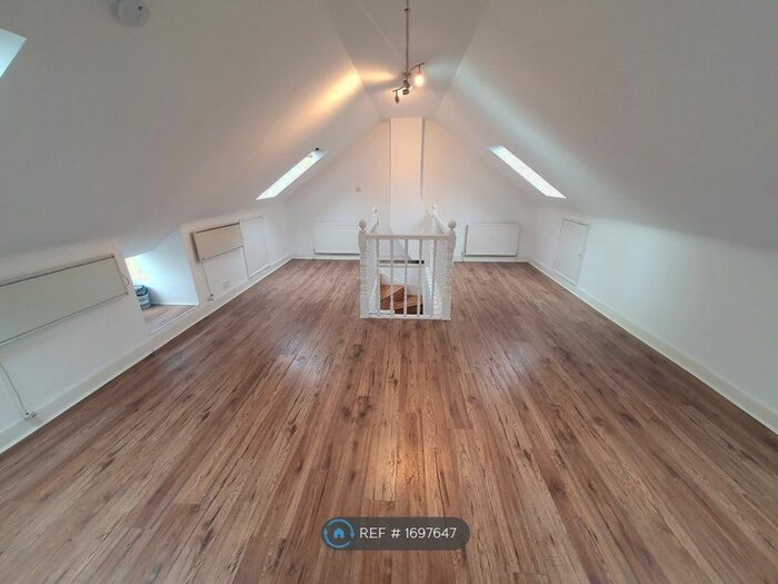 4 Bedroom Semi-Detached House To Rent In The Causeway, London, N2